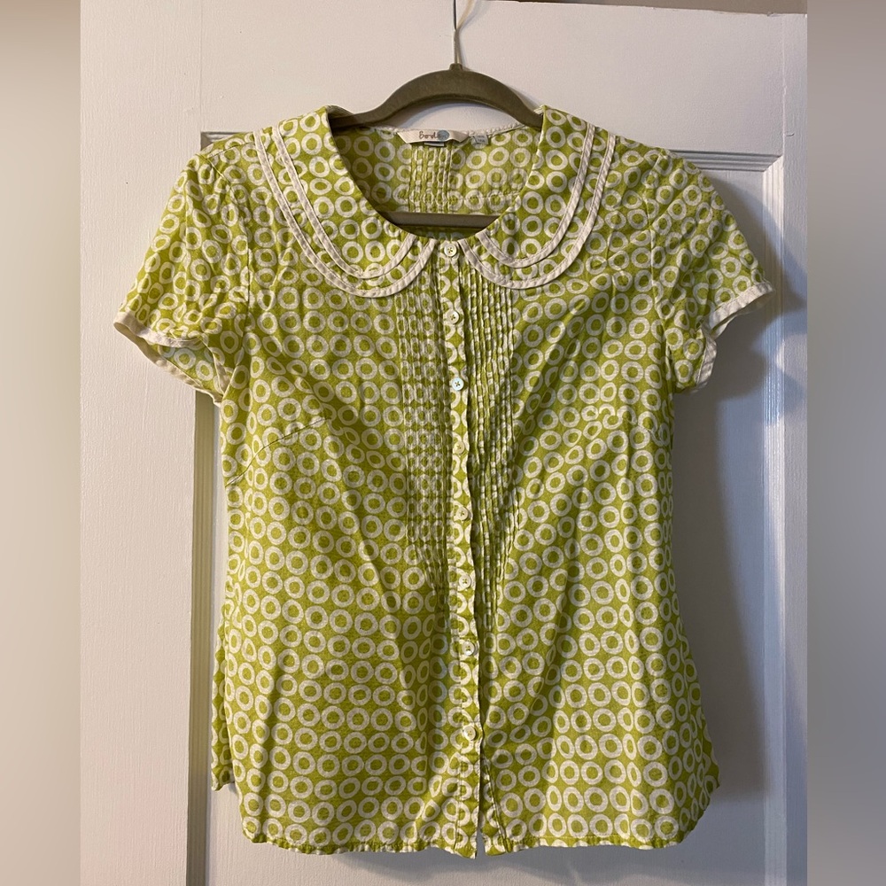 EUC Boden top w/Peter Pan collar